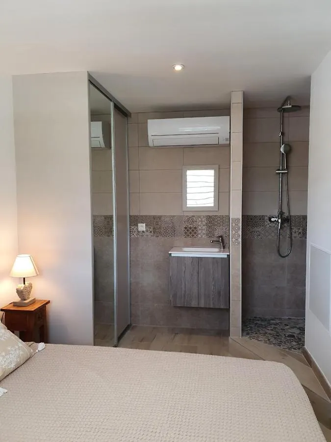 Pinel Superbe Appartement En Residence Vue Mer Cul de Sac