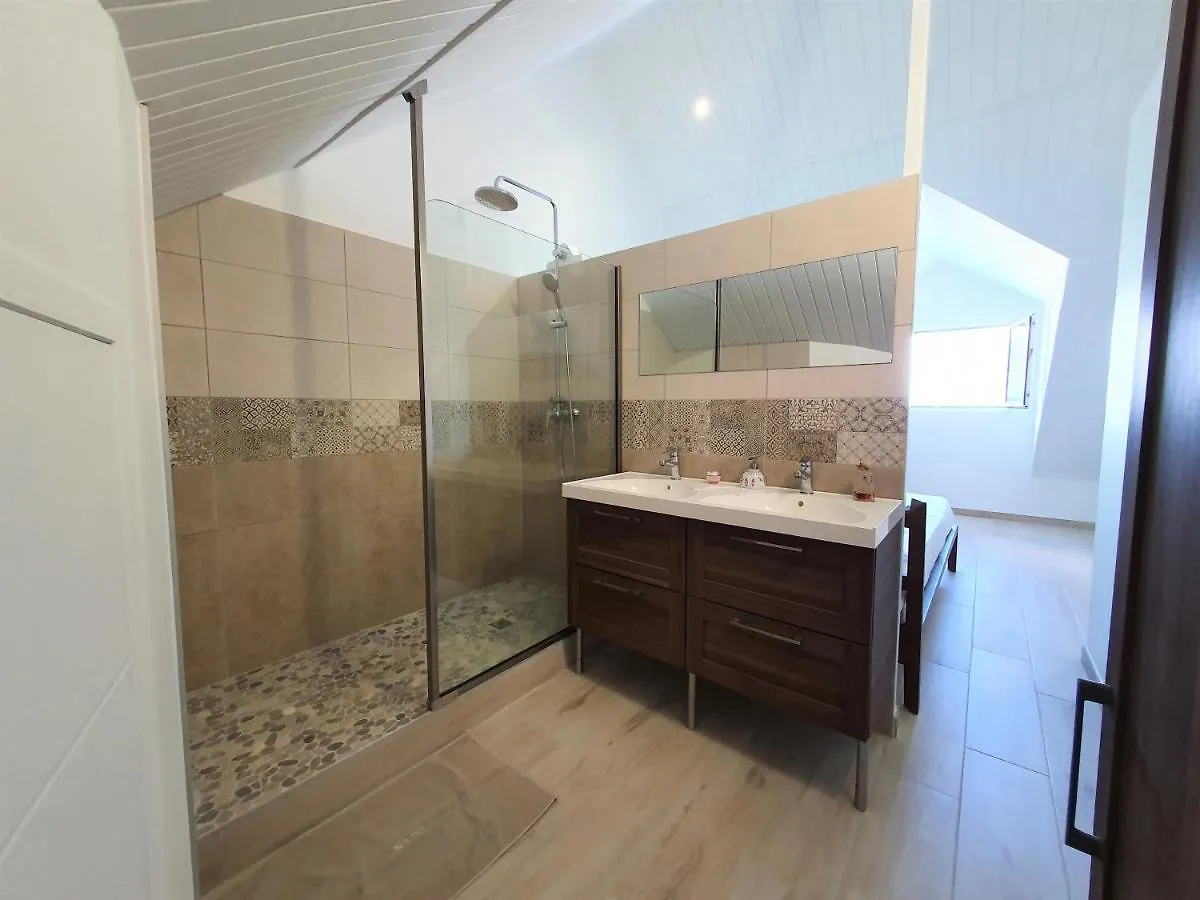 Pinel Superbe Appartement En Residence Vue Mer Cul de Sac Apartment